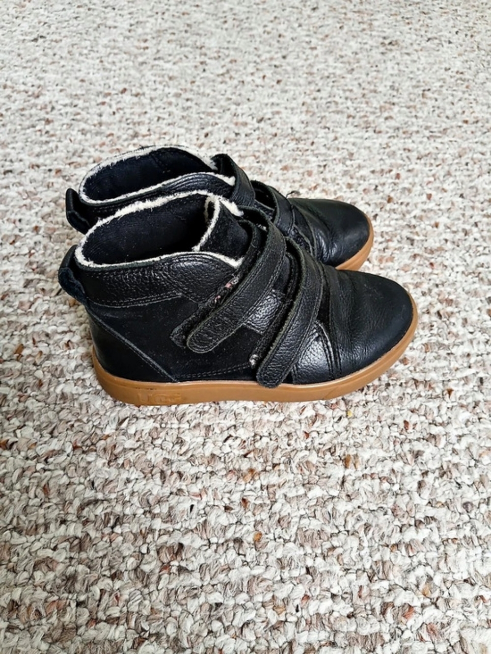 UGG Boys Rennon II Toddler Black Boots Size US 2